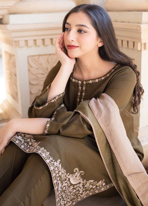 3 Pcs Women's Unstitched Embroidered Suit